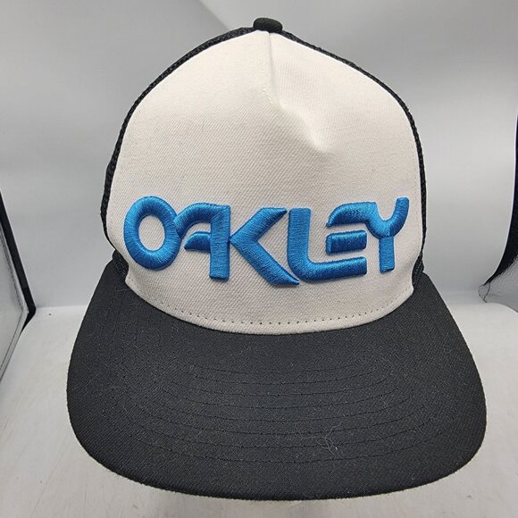 Oakley Adults White Blue Black Mesh Back Hat Cap Adjustable Casual Outdoors - Picture 1 of 12